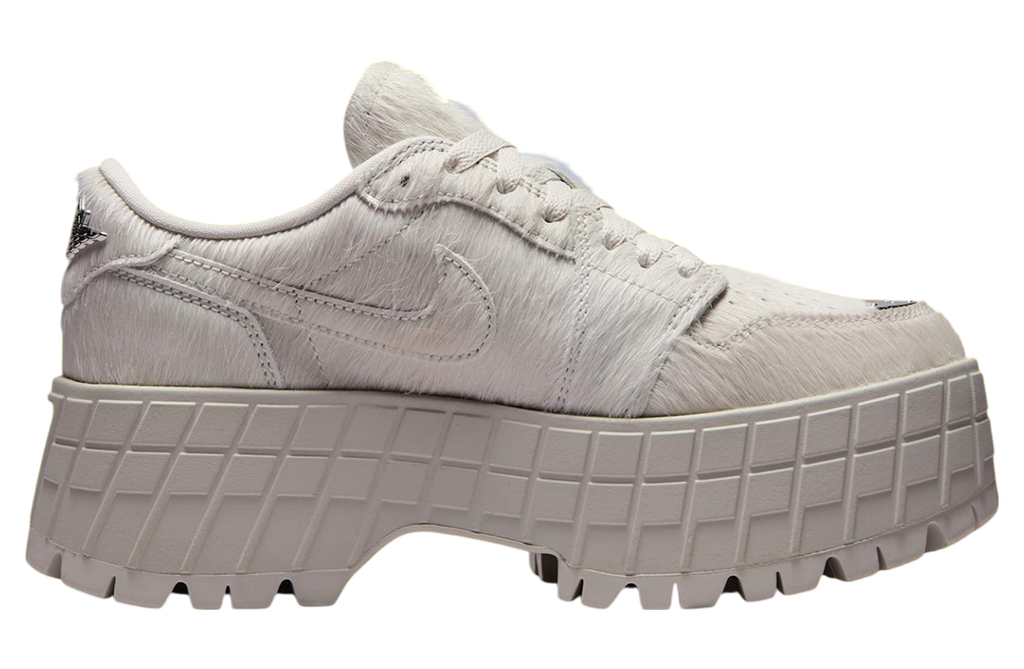 Air Jordan 1 Low Brooklyn Light Bone / Metallic Silver - Image 2