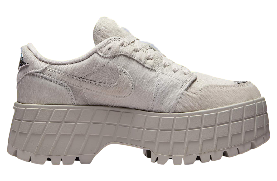 Air Jordan 1 Low Brooklyn Light Bone / Metallic Silver - Image 2