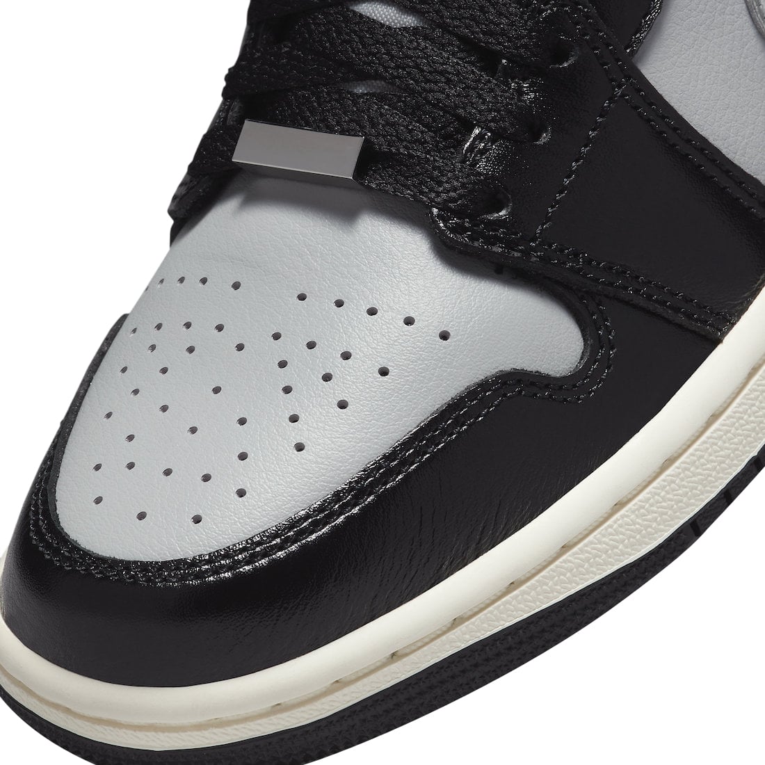 Air Jordan 1 Mid WMNS Black Chrome - Image 7