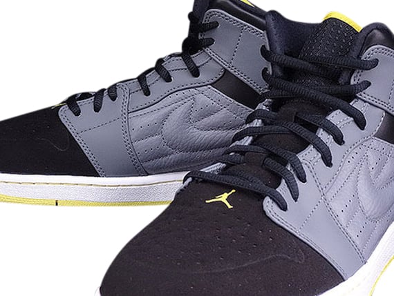 Air Jordan 1 Retro ’99 - Vibrant Yellow - Image 3