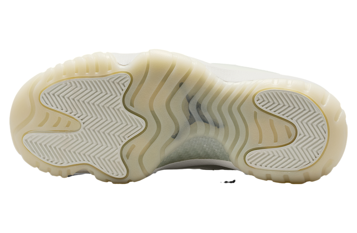 Air Jordan 11 WMNS Pearl - Image 2