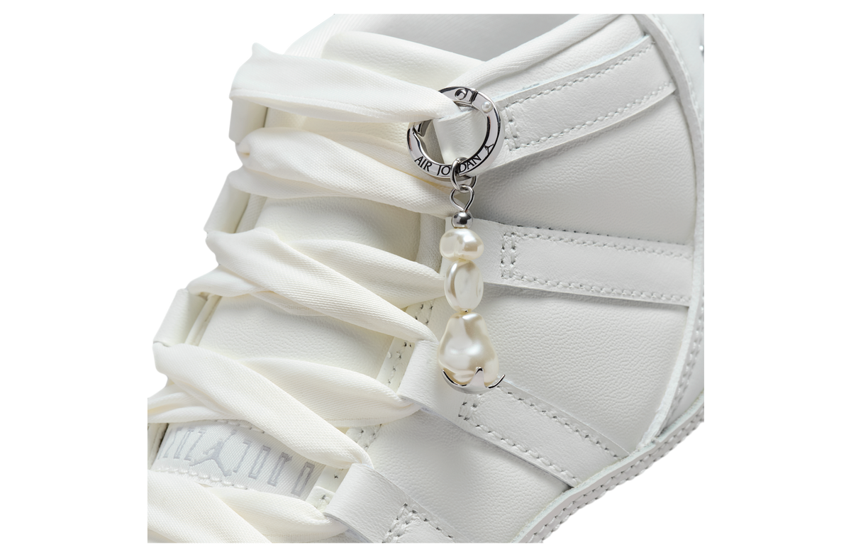 Air Jordan 11 WMNS Pearl - Image 9