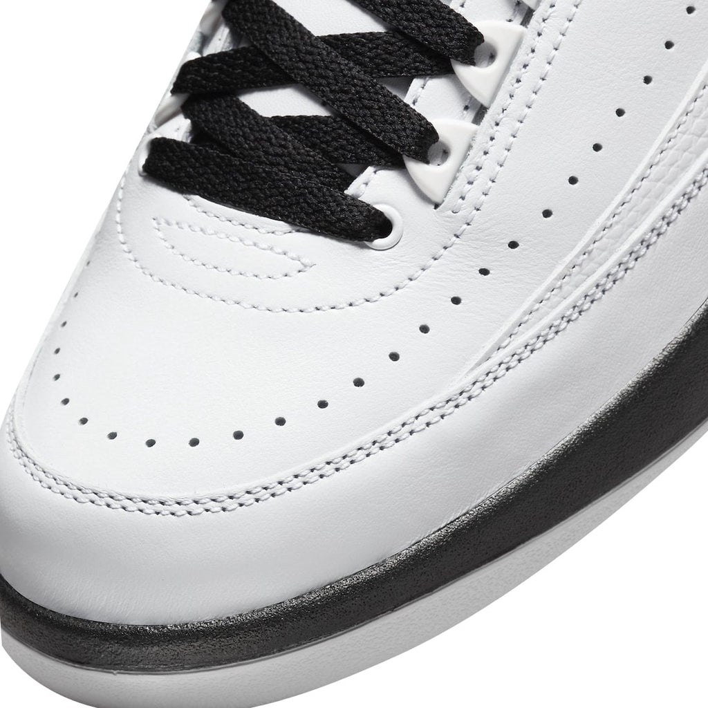 Air Jordan 2 OG Chicago 2022 - Image 7