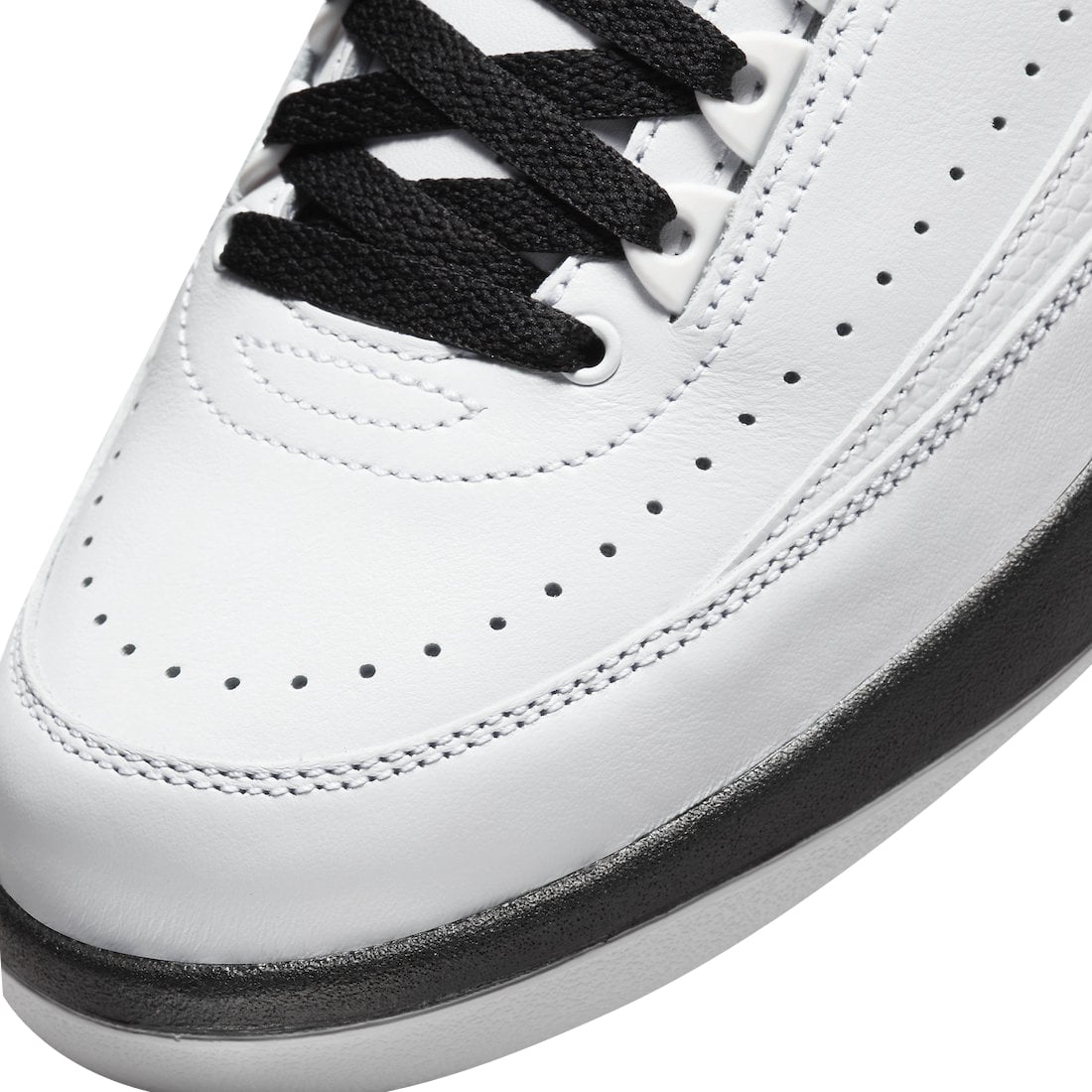 Air Jordan 2 OG Chicago 2022 - Image 7
