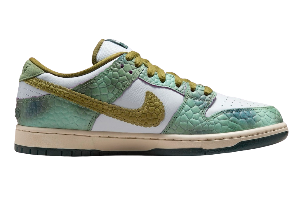 Alexis Sablone x Nike SB Dunk Low - Image 3