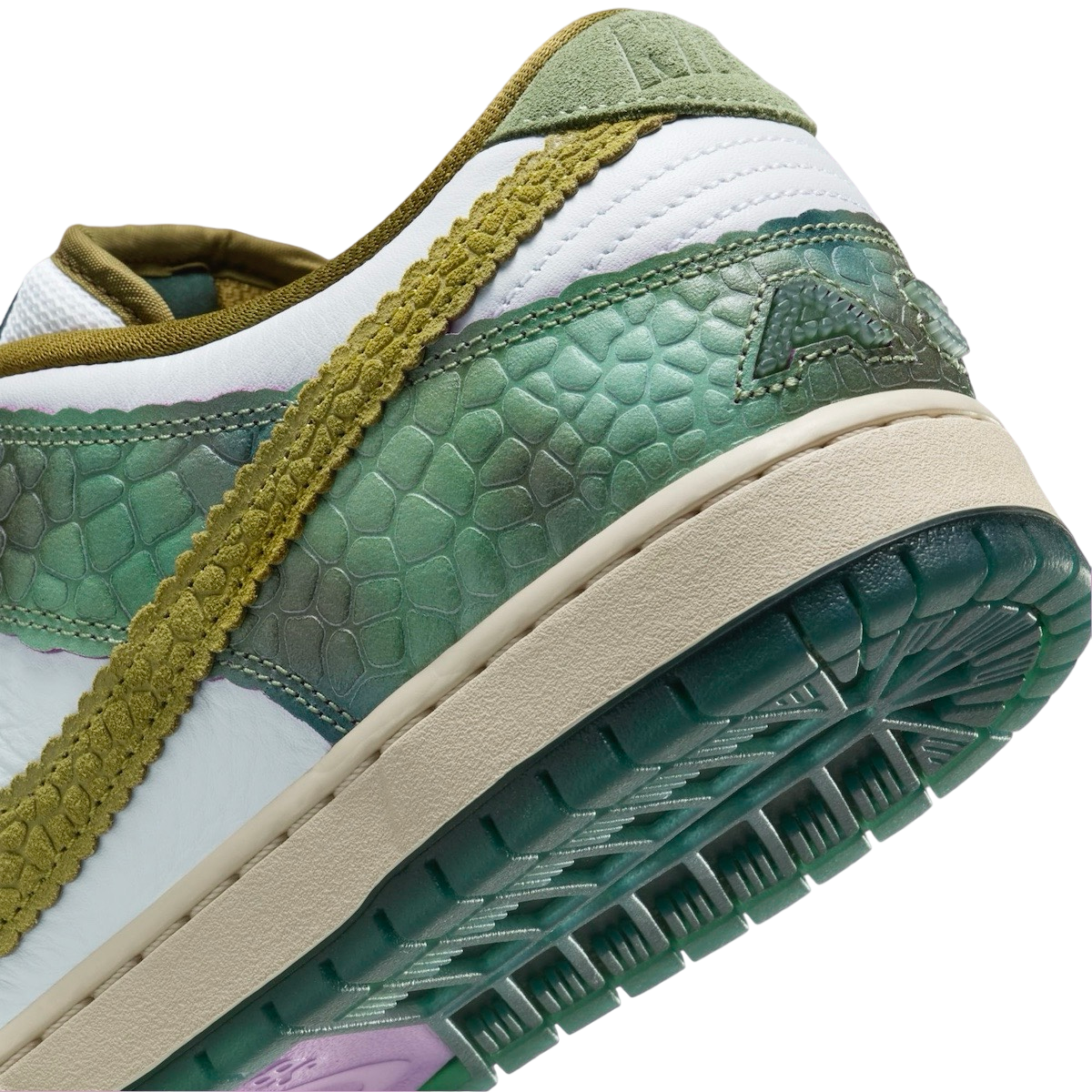 Alexis Sablone x Nike SB Dunk Low - Image 8