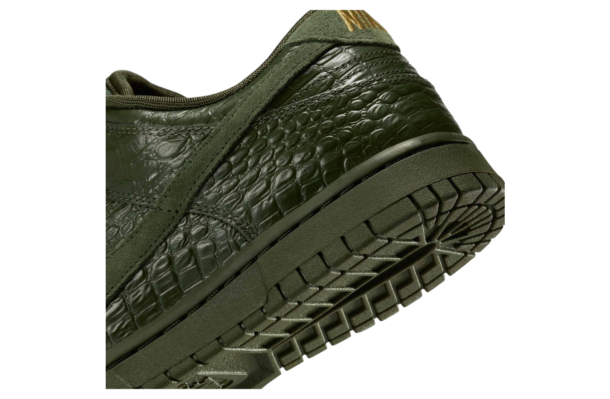 Nike Dunk Low Carbon Green / Metallic Gold - Image 9