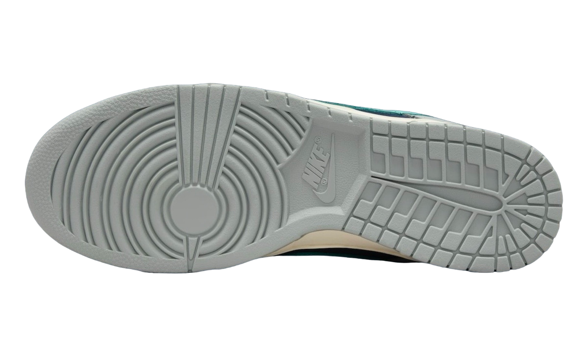 Nike Dunk Low Dark Obsidian Green Frost - Image 6