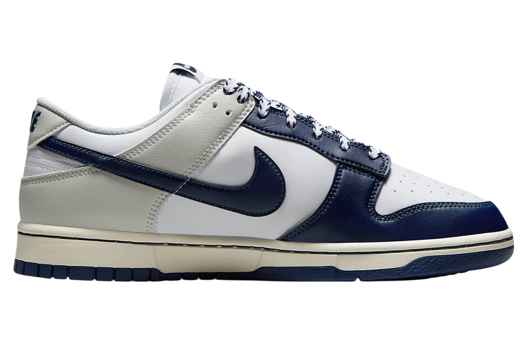 Nike Dunk Low New York Yankees - Image 2