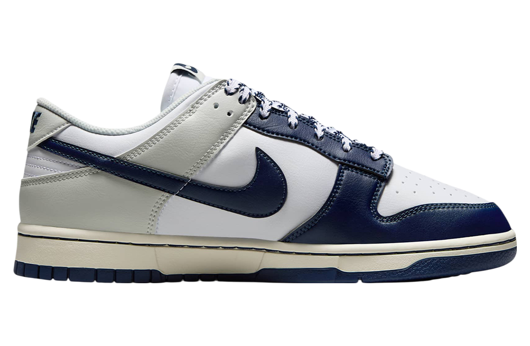 Nike Dunk Low New York Yankees - Image 2