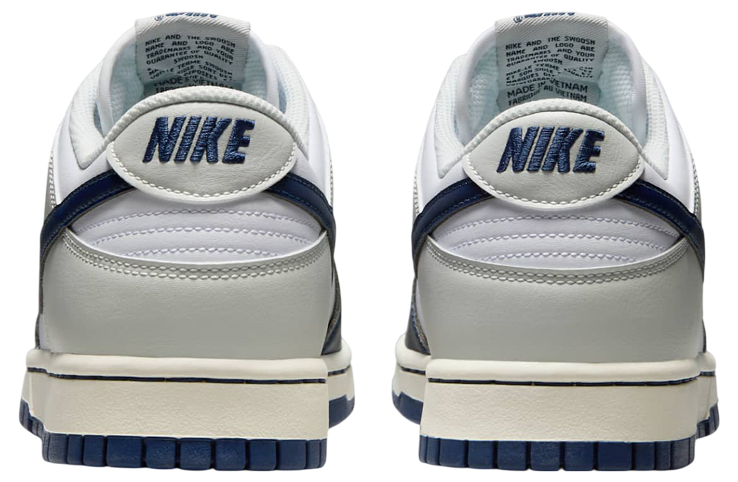Nike Dunk Low New York Yankees - Image 4