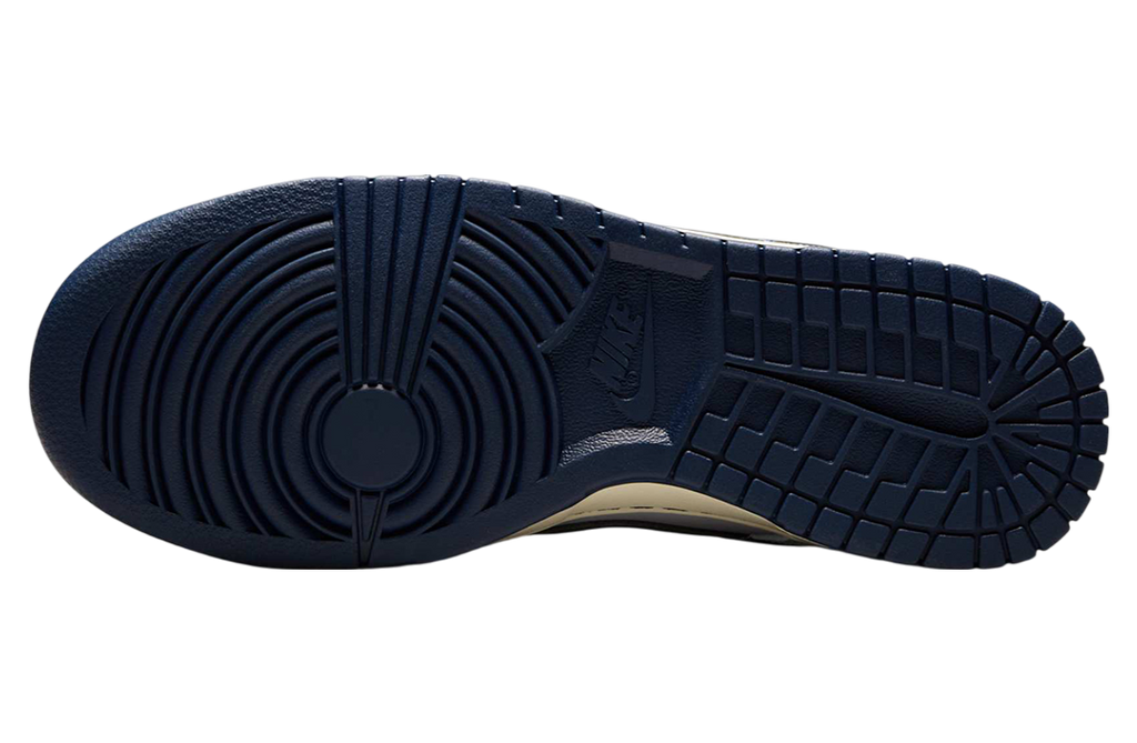Nike Dunk Low New York Yankees - Image 5