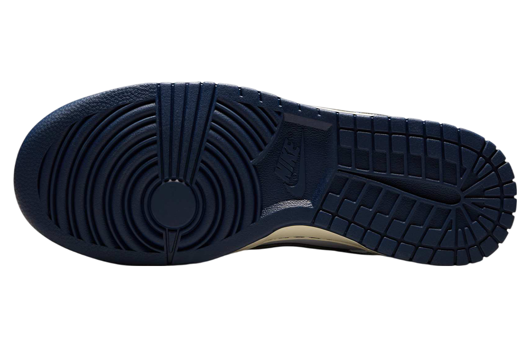Nike Dunk Low New York Yankees - Image 5