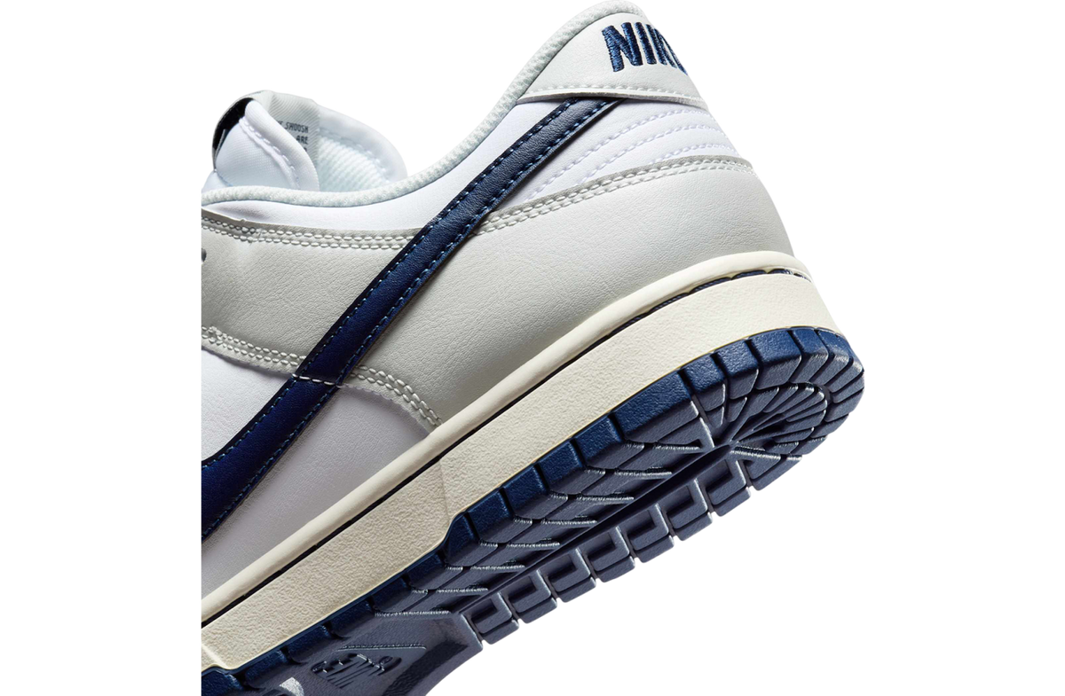 Nike Dunk Low New York Yankees - Image 7