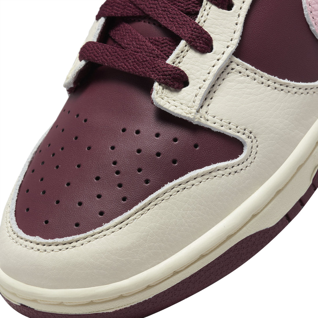 Nike Dunk Low Valentine’s Day - Image 7