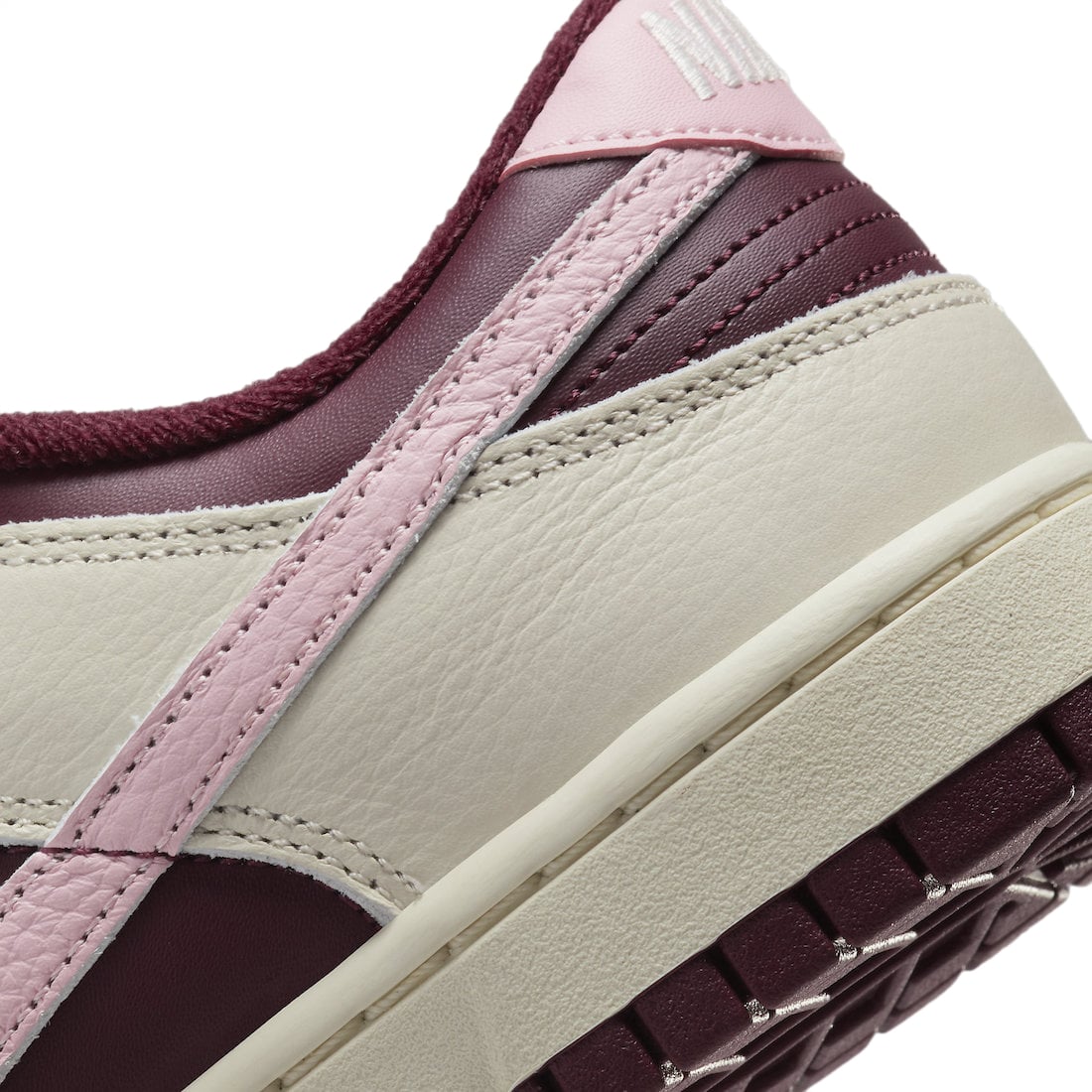 Nike Dunk Low Valentine’s Day - Image 8
