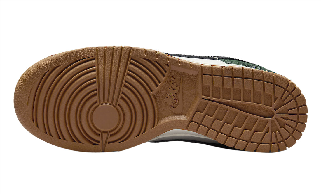 Nike Dunk Low WMNS Green Snake - Image 6