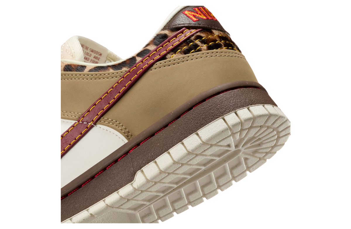 Nike Dunk Low WMNS Khaki / Team Red - Image 8