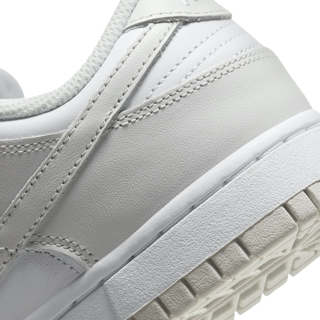 Nike Dunk Low WMNS Photon Dust - Image 8