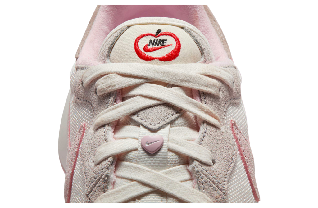 Nike Phoenix Waffle WMNS Valentine's Day - Image 9
