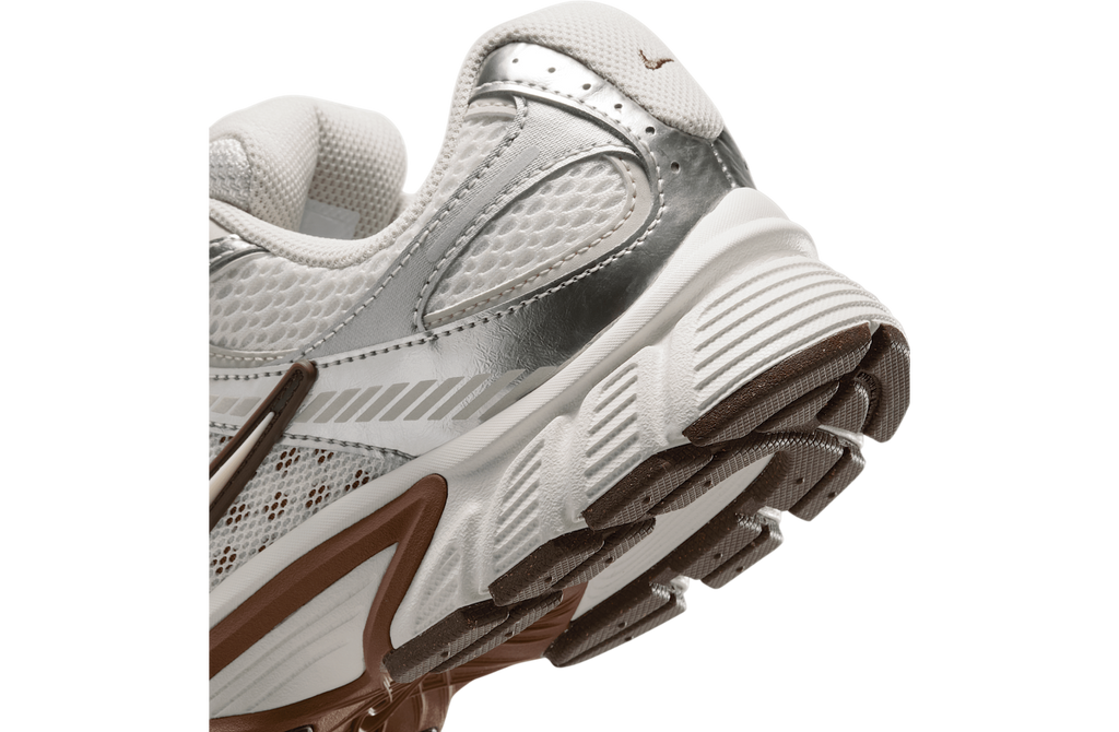 Nike V5 Rnr WMNS Sail / Fauna Brown - Image 8