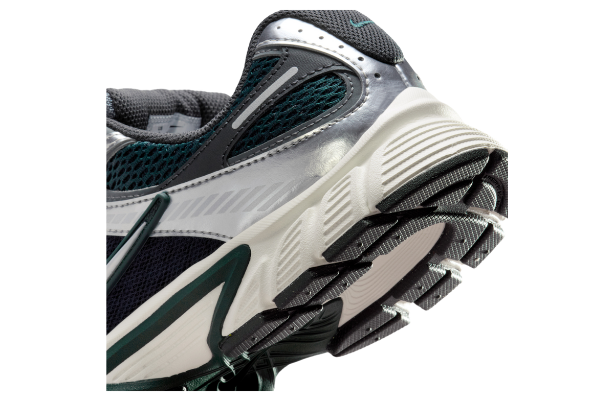Nike V5 RNR WMNS Seaweed / Metallic Silver - Image 6