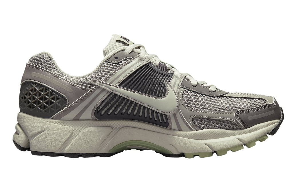 Nike WMNS Zoom Vomero 5 Cobblestone - Image 3