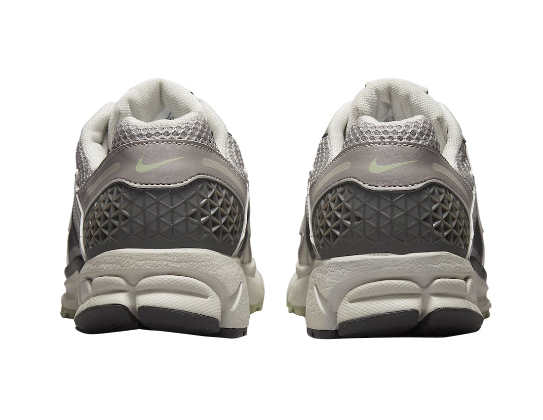 Nike WMNS Zoom Vomero 5 Cobblestone - Image 5