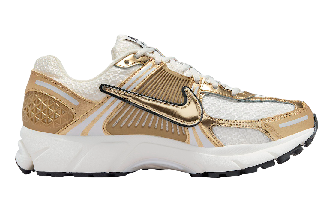 Nike WMNS Zoom Vomero 5 Metallic Gold - Image 3