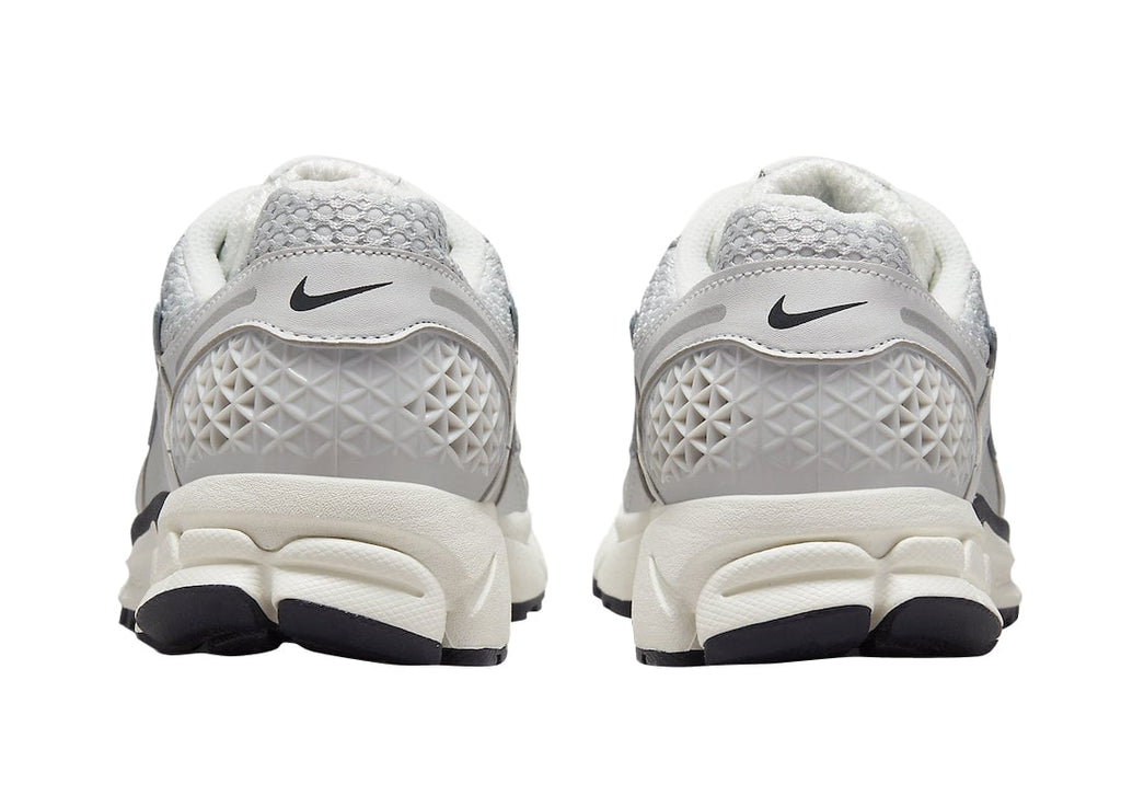 Nike WMNS Zoom Vomero 5 Photon Dust - Image 5