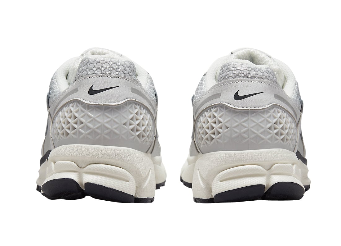 Nike WMNS Zoom Vomero 5 Photon Dust - Image 5