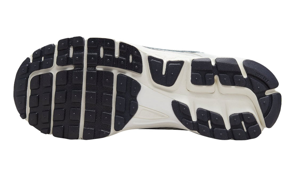 Nike WMNS Zoom Vomero 5 Photon Dust - Image 6