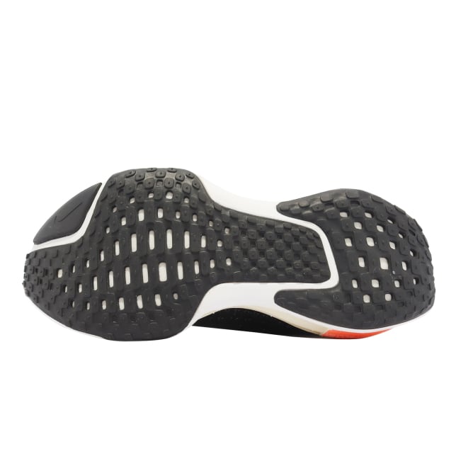 Nike WMNS ZoomX Invincible Run Flyknit 3 Black White - Image 4