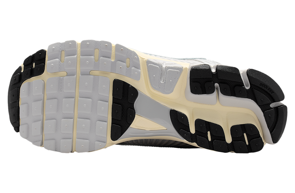 Nike Zoom Vomero 5 Grey Fog / Metallic Silver - Image 2