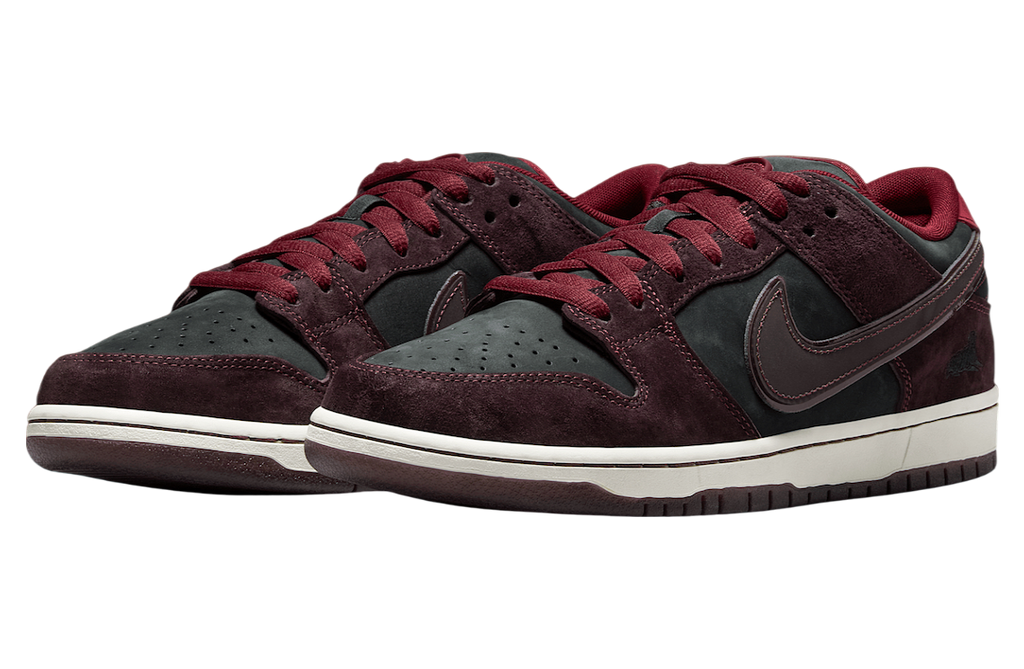 Riot Skateshop x Nike SB Dunk Low - Image 2