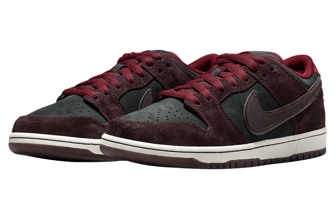 Riot Skateshop x Nike SB Dunk Low - Image 2