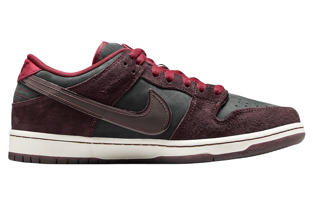 Riot Skateshop x Nike SB Dunk Low - Image 3