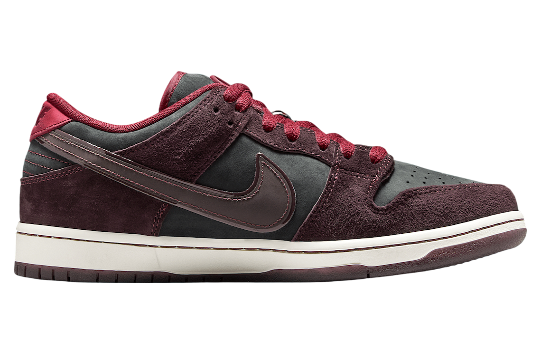 Riot Skateshop x Nike SB Dunk Low - Image 3