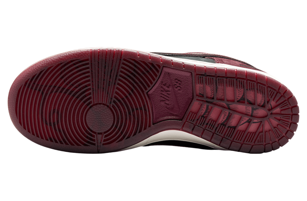 Riot Skateshop x Nike SB Dunk Low - Image 6