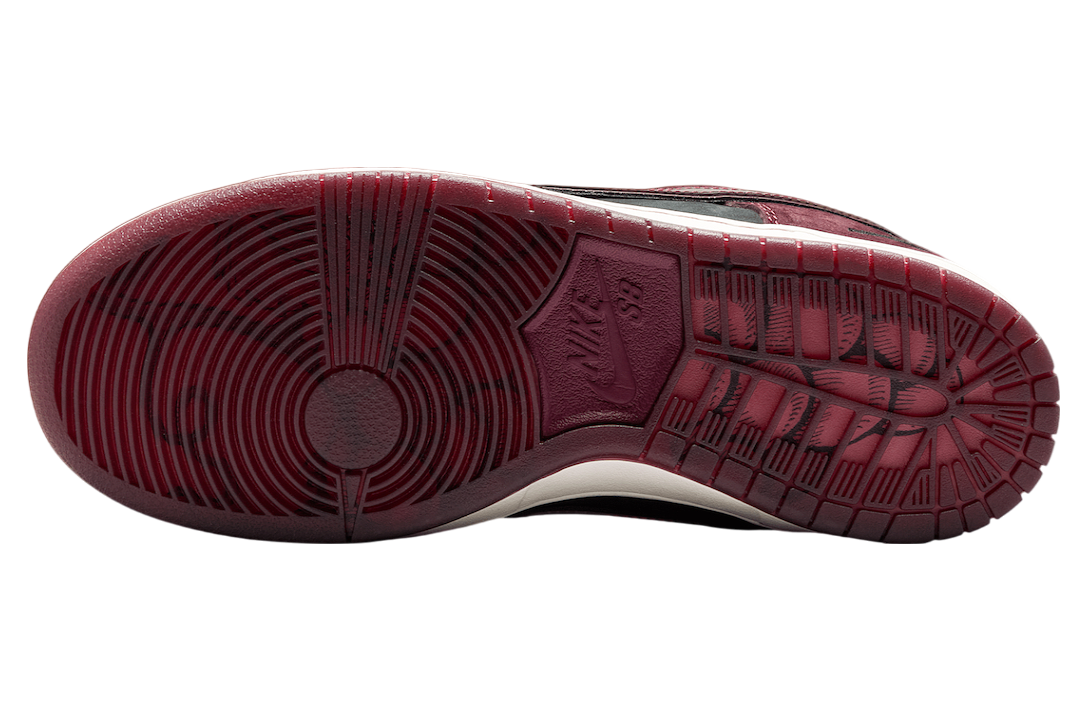 Riot Skateshop x Nike SB Dunk Low - Image 6