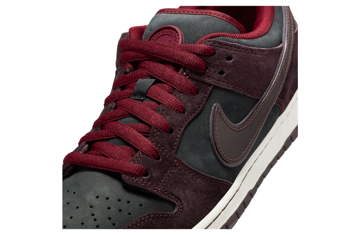 Riot Skateshop x Nike SB Dunk Low - Image 7