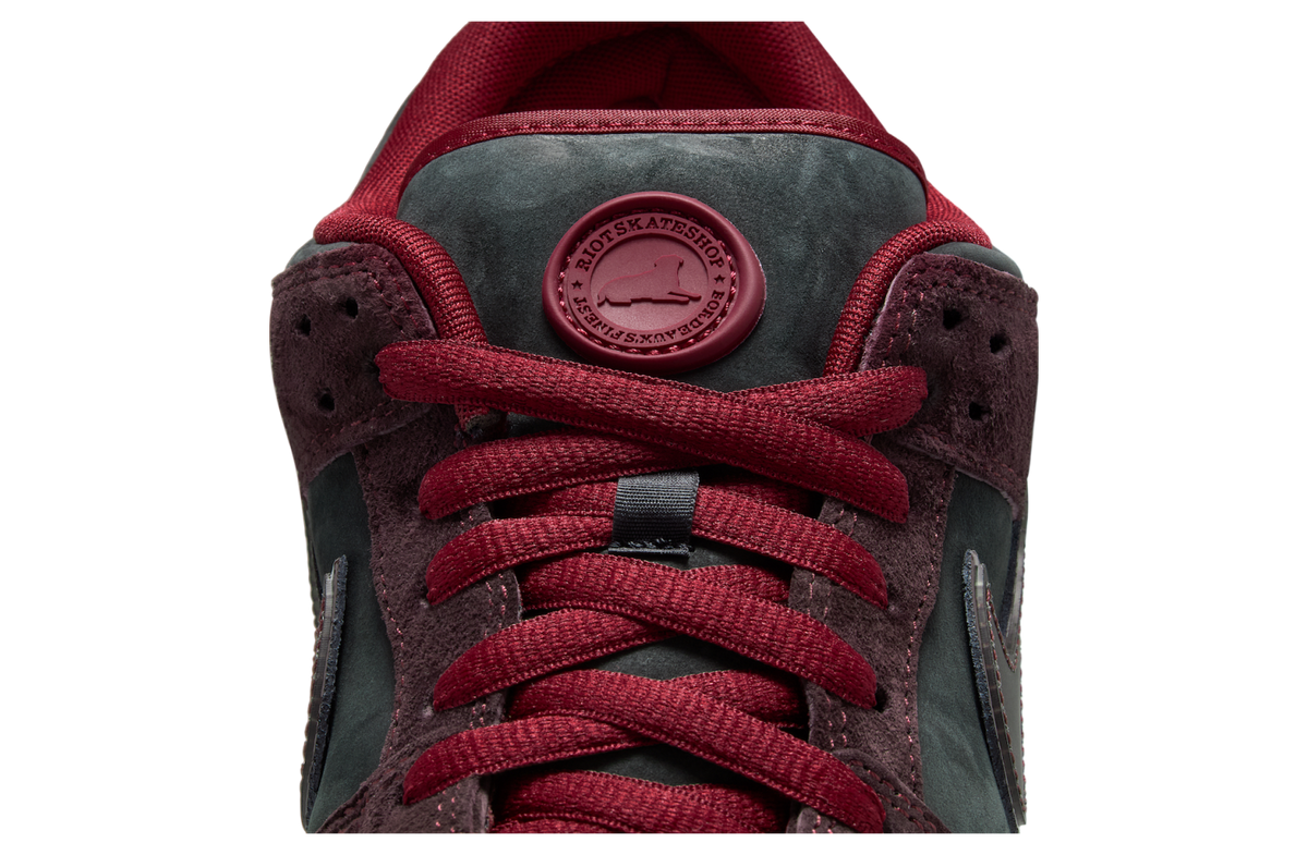Riot Skateshop x Nike SB Dunk Low - Image 9