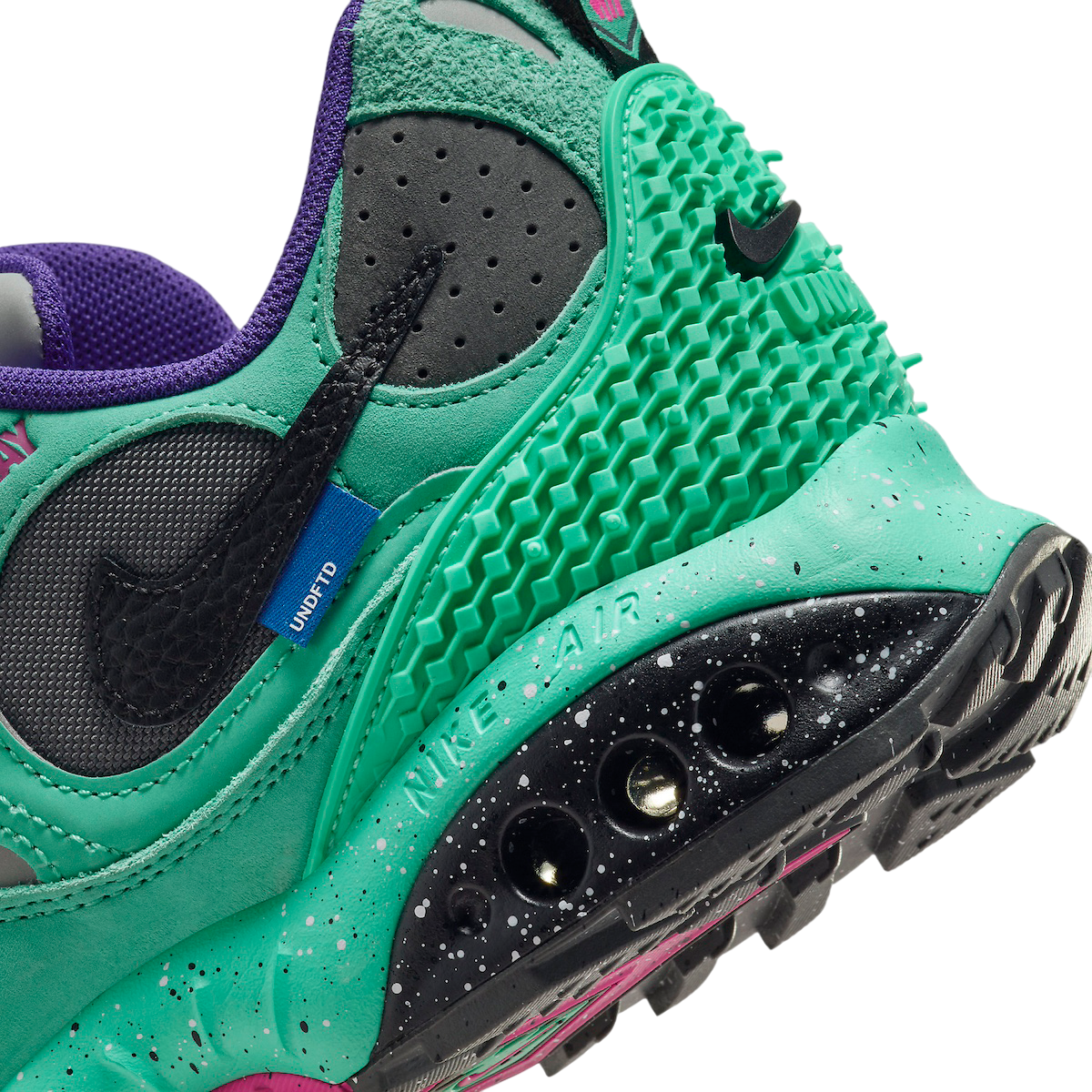 Undefeated x Nike Air Terra Humara Light Menta - Image 7