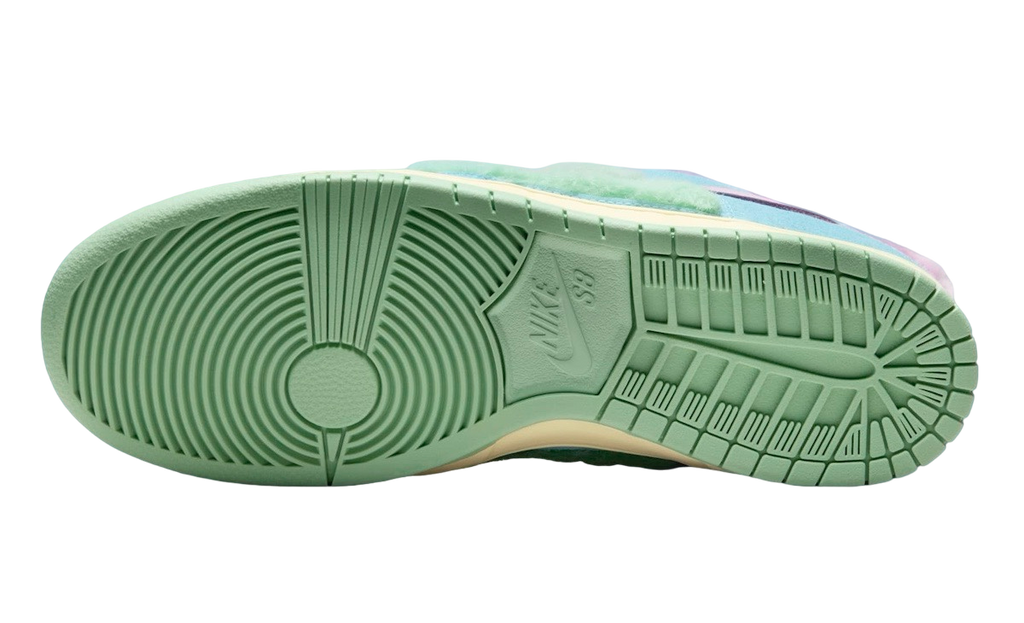 Verdy x Nike SB Dunk Low Visty - Image 6