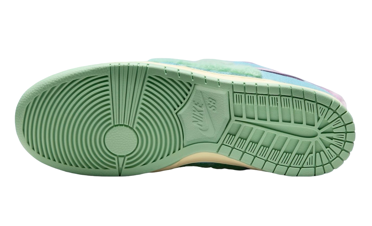 Verdy x Nike SB Dunk Low Visty - Image 6