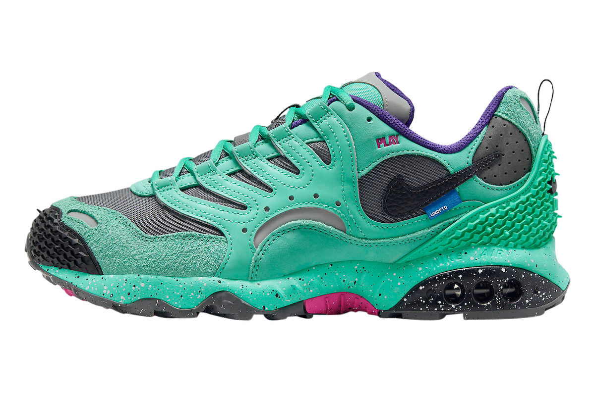 Undefeated x Nike Air Terra Humara Light Menta